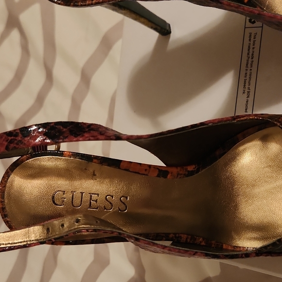 Guess high platform heels, great for the holidays - Picture 3 of 3